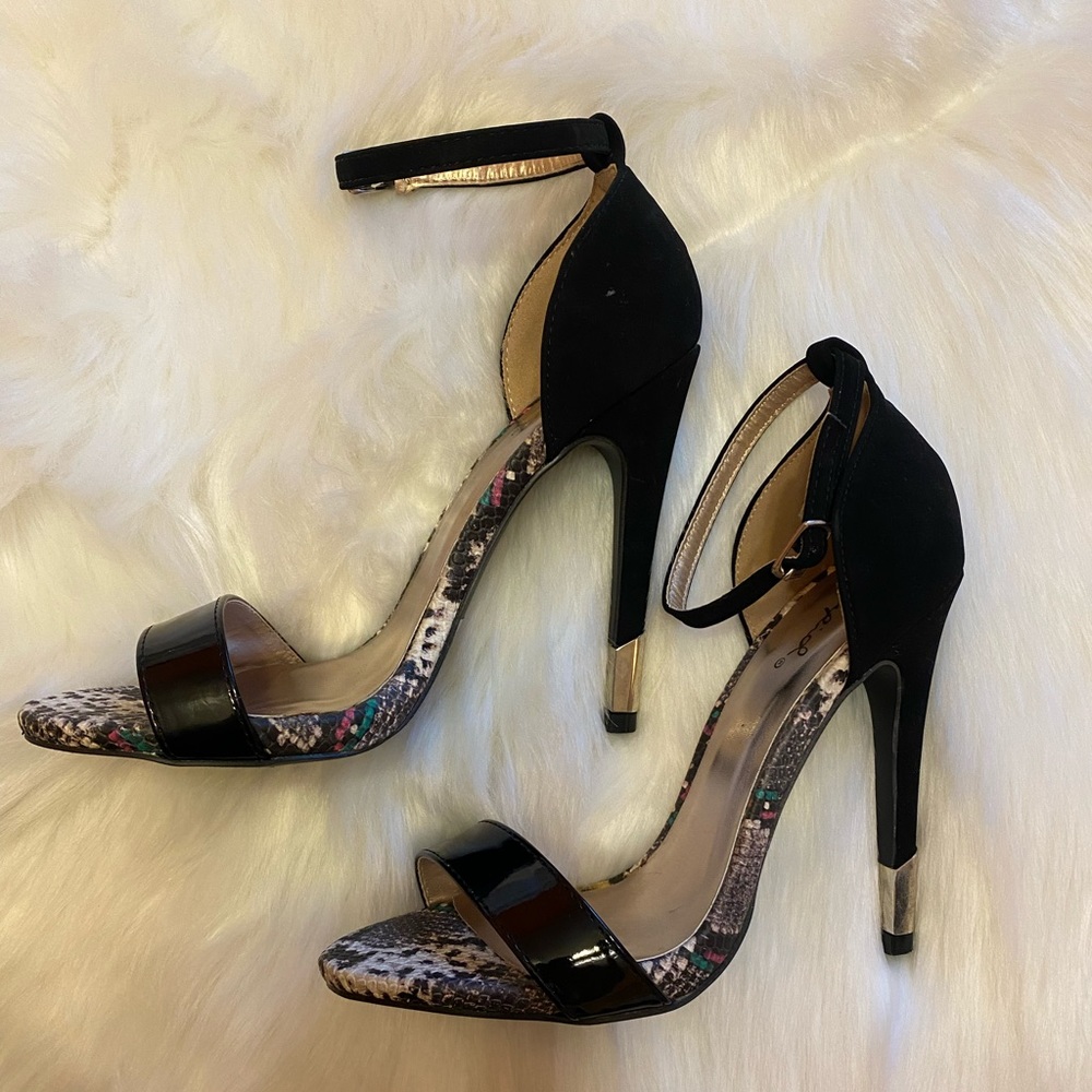 Quipid Sandals - Size 7